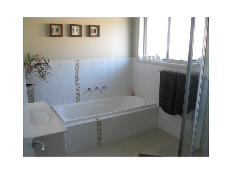 24 Munro St, Bathurst NSW 2795