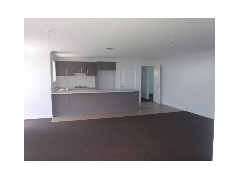 39 Blaxland Dr, Bathurst NSW 2795