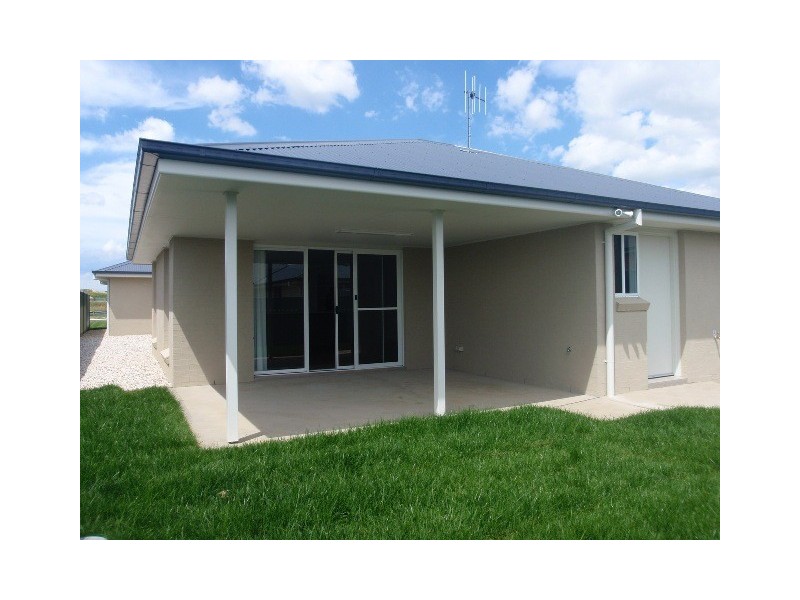 39 Blaxland Dr, Bathurst NSW 2795