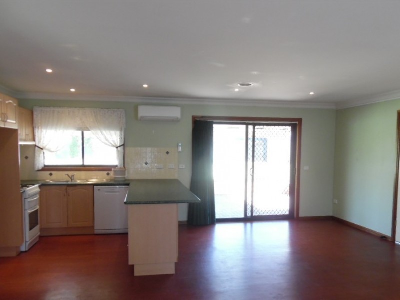 9 Ecrates Way, Bathurst NSW 2795