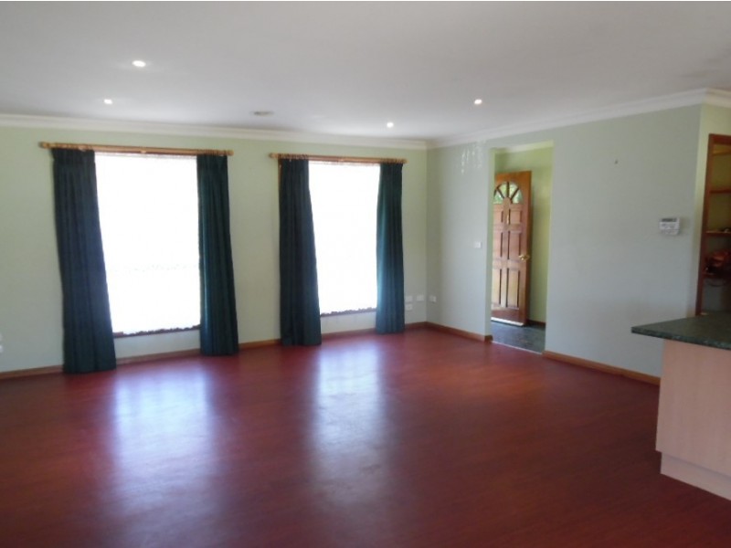 9 Ecrates Way, Bathurst NSW 2795