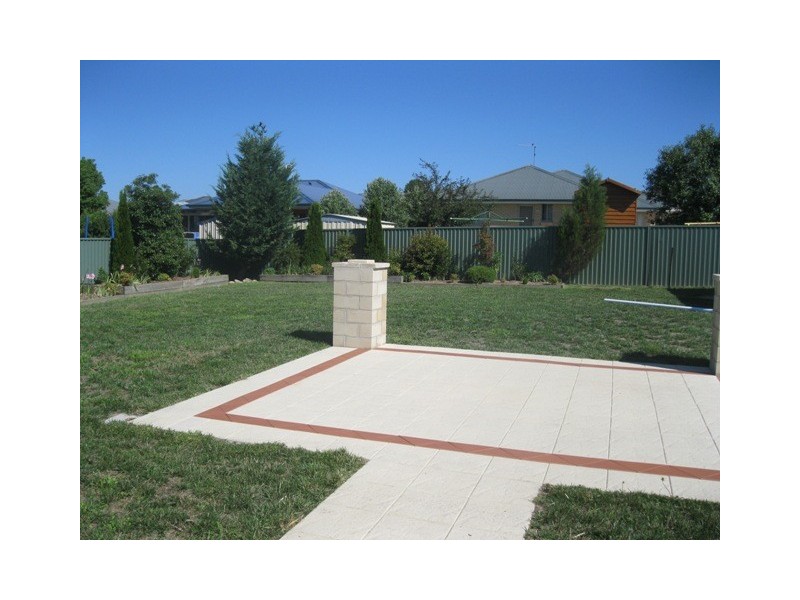 9 Ecrates Way, Bathurst NSW 2795