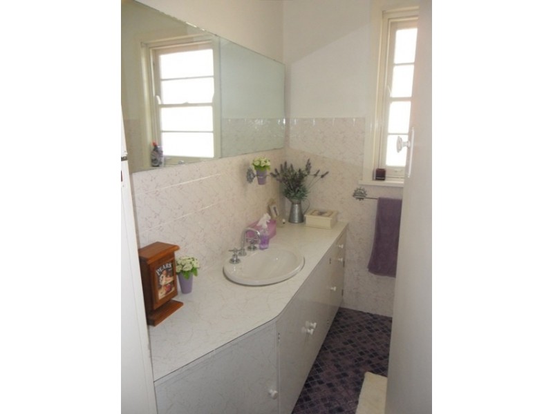 126 Mitre Street, Bathurst NSW 2795