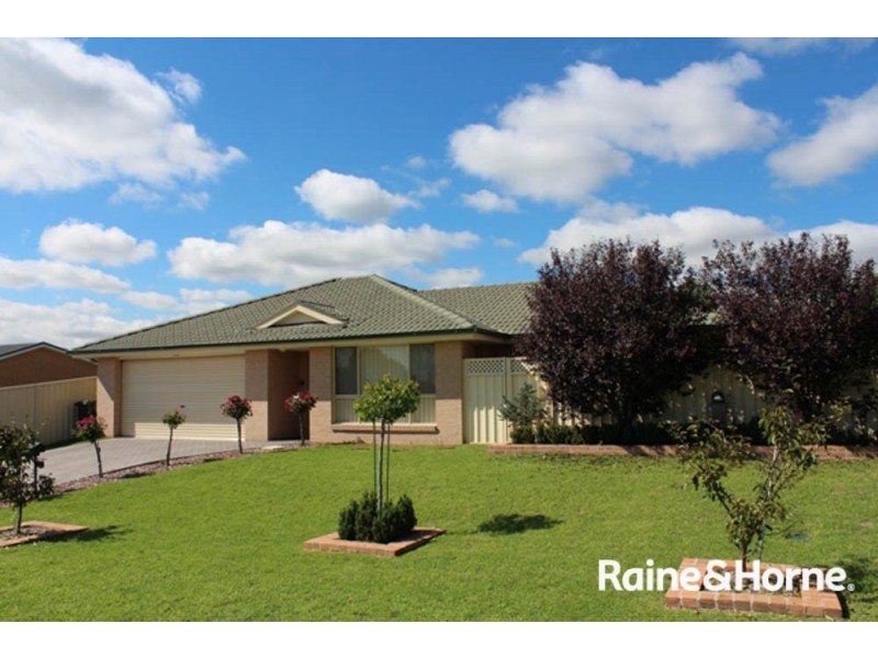 2 Howarth Close, Bathurst NSW 2795