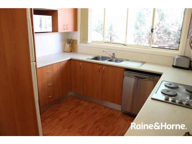 2 Howarth Close, Bathurst NSW 2795