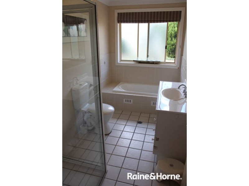 2 Howarth Close, Bathurst NSW 2795