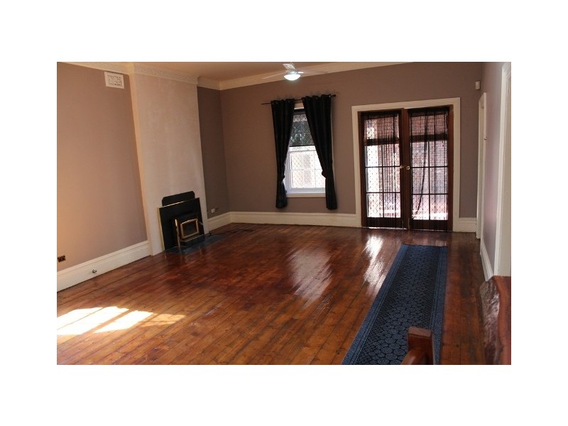 16 Bant St, Bathurst NSW 2795