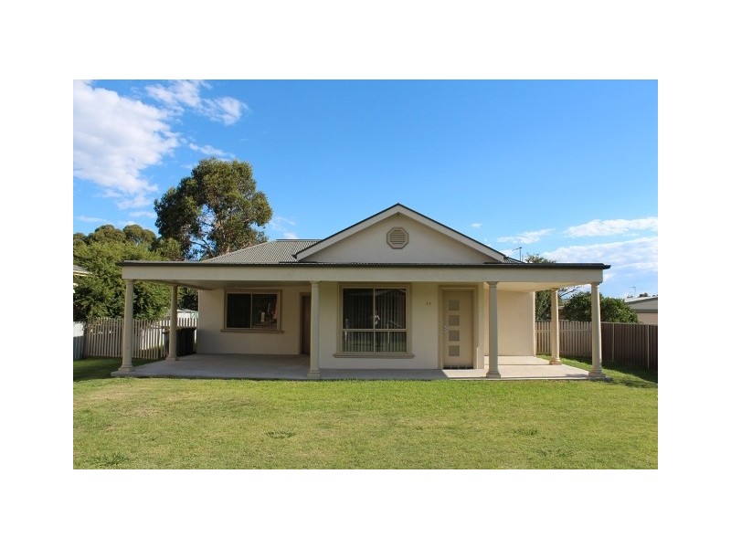 17 Park Street, Eglinton NSW 2795
