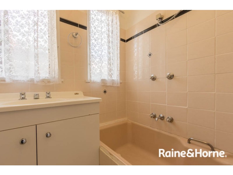 438 Howick Street, West Bathurst NSW 2795