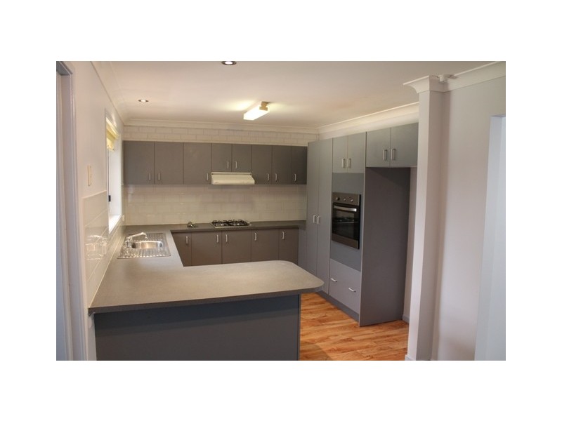 8 Abercrombie Dr, Bathurst NSW 2795