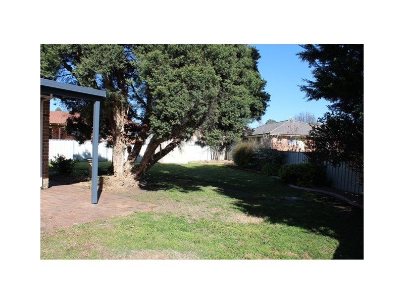 8 Abercrombie Dr, Bathurst NSW 2795