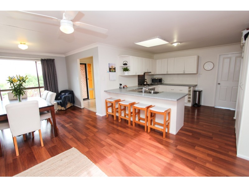 9 Parsons Cl, Bathurst NSW 2795