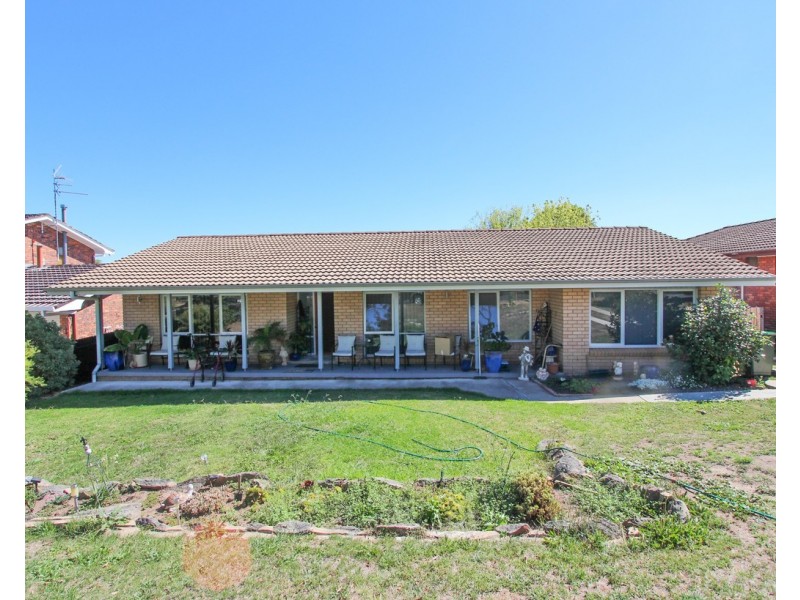 32 Miriyan Drive, Bathurst NSW 2795