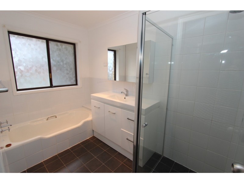 32 Miriyan Drive, Bathurst NSW 2795