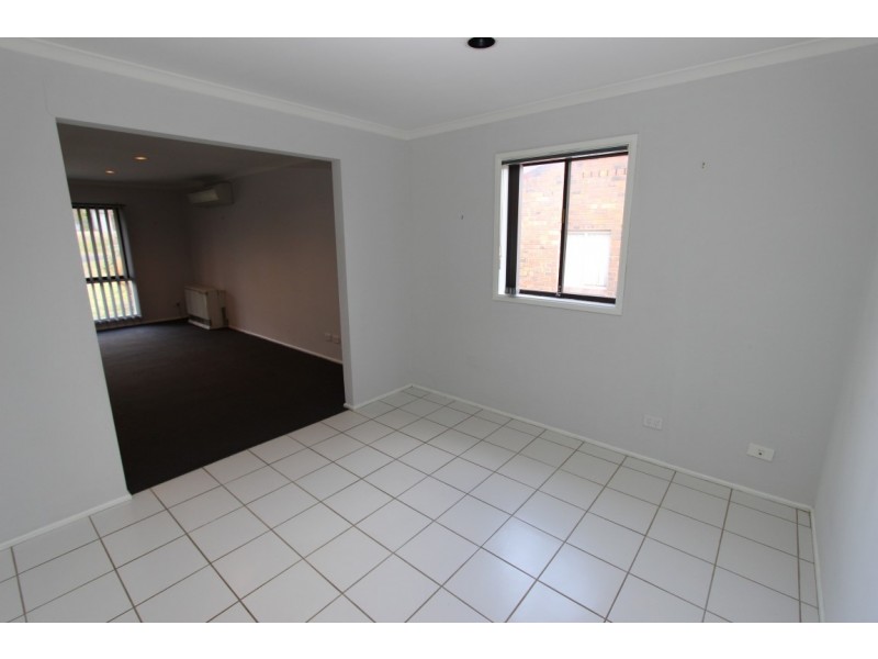 32 Miriyan Drive, Bathurst NSW 2795