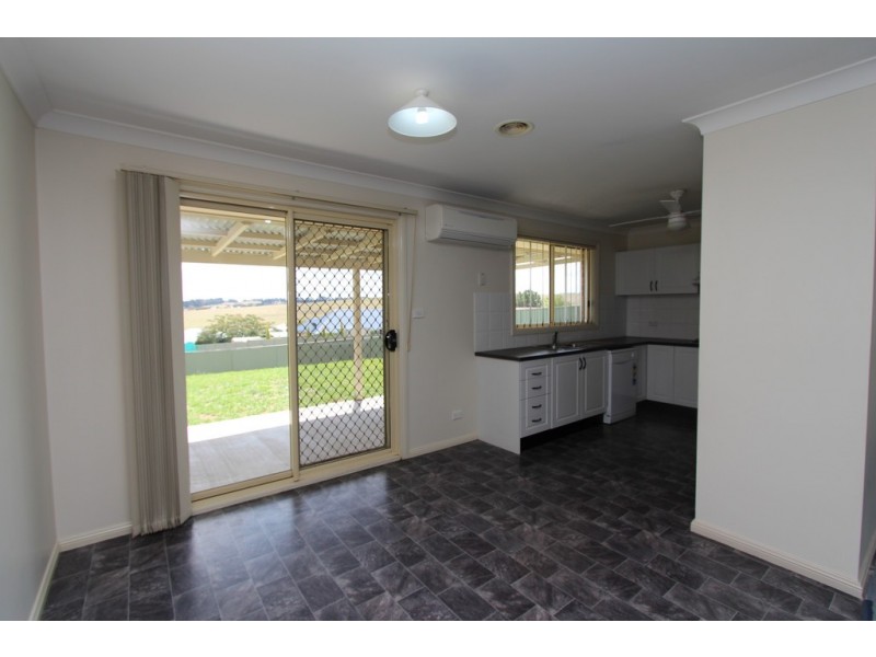 26 Sapphire Crescent, Bathurst NSW 2795