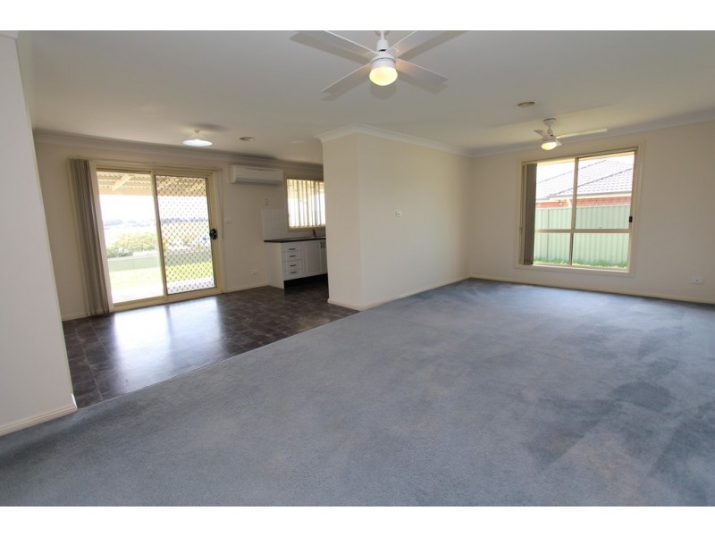 26 Sapphire Crescent, Bathurst NSW 2795