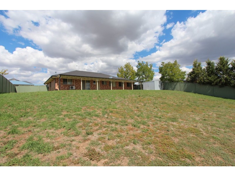 26 Sapphire Crescent, Bathurst NSW 2795