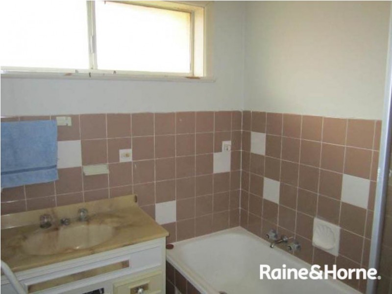 1 Violet Street, South Bathurst NSW 2795