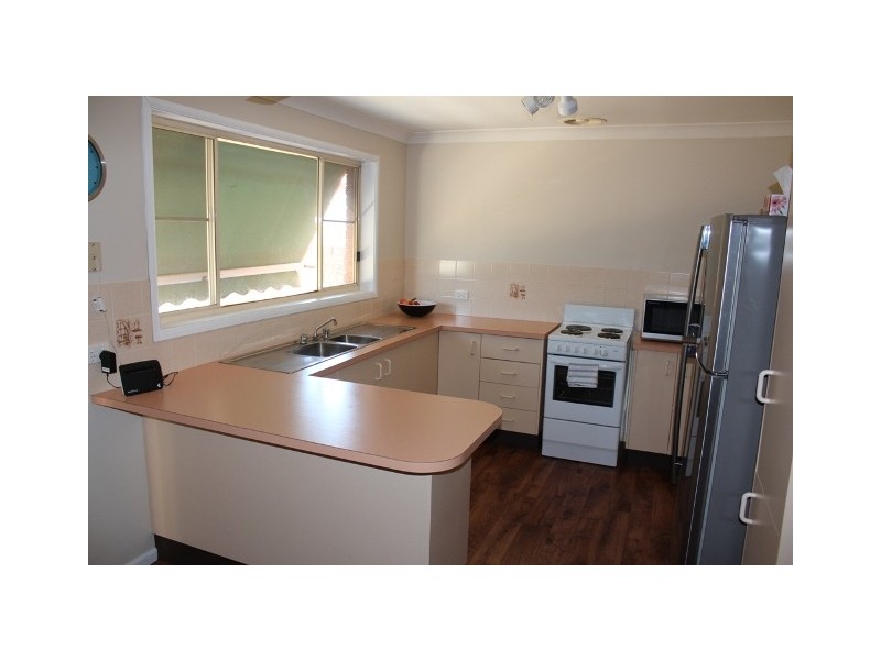 15 Holterman Pl, Bathurst NSW 2795