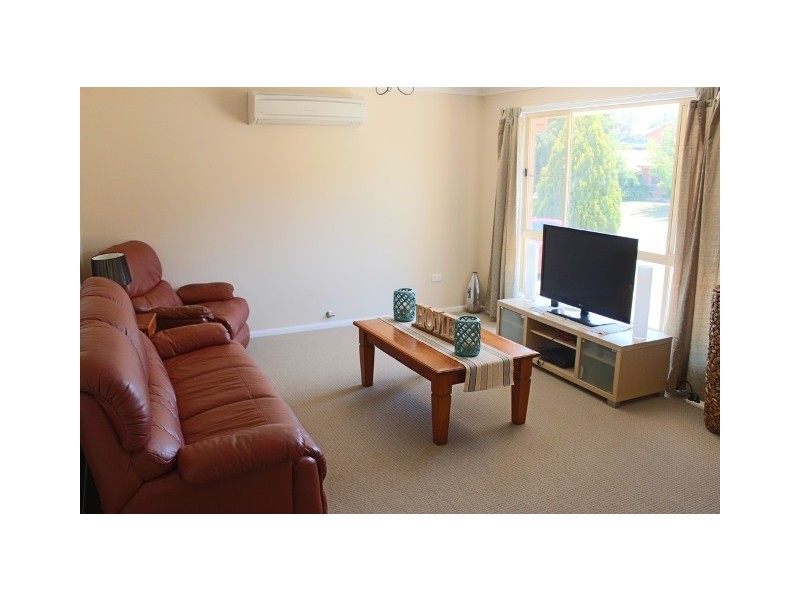 15 Holterman Pl, Bathurst NSW 2795