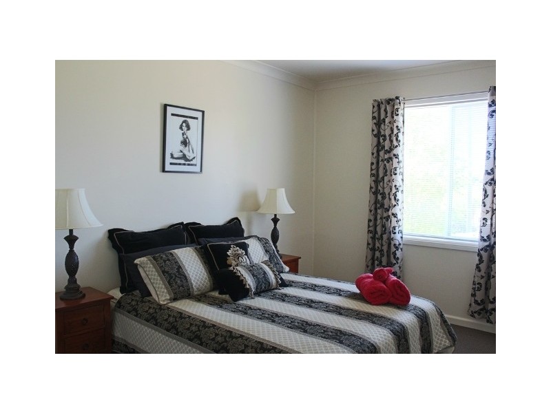 1 Moodie Place, Bathurst NSW 2795