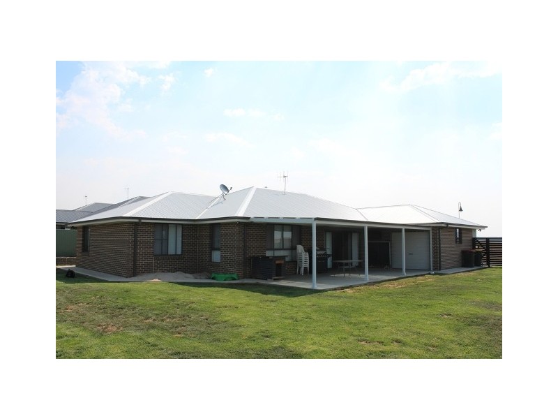 50 Westbourne Drive, Bathurst NSW 2795