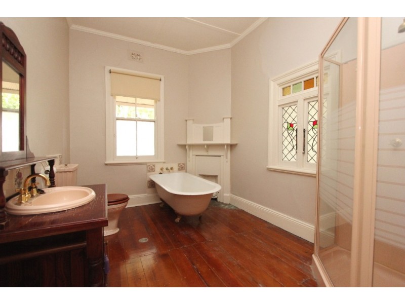 121 Peel Street, Bathurst NSW 2795