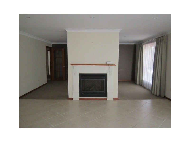 48 Darwin Dr, Bathurst NSW 2795