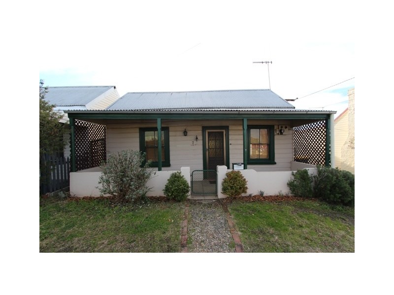 7 Devonshire Ln, Bathurst NSW 2795