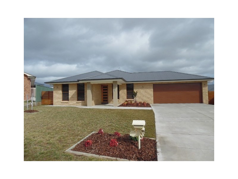 4 Mulley close, Bathurst NSW 2795