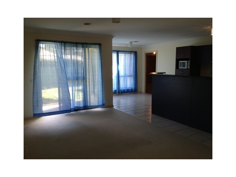 11a Hassall Gr, Kelso NSW 2795