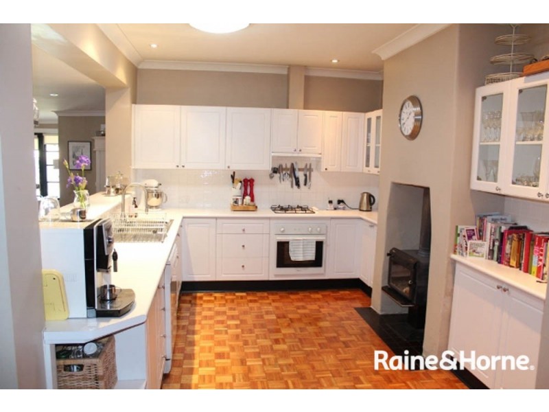 134 Seymour Street, Bathurst NSW 2795