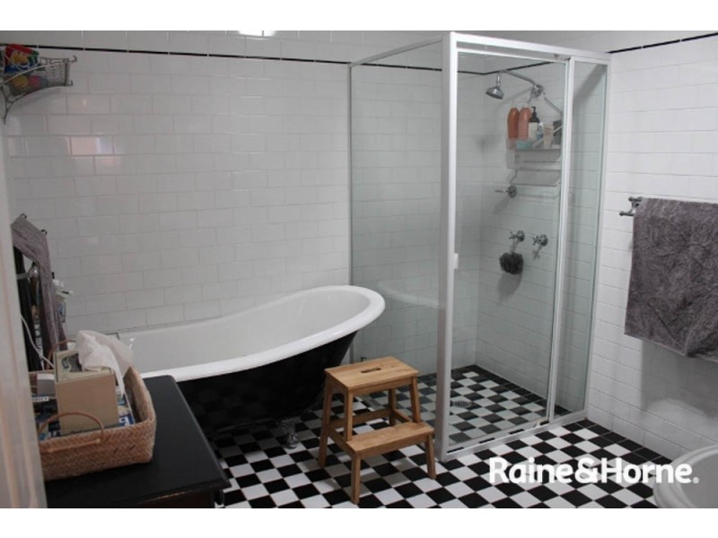 134 Seymour Street, Bathurst NSW 2795