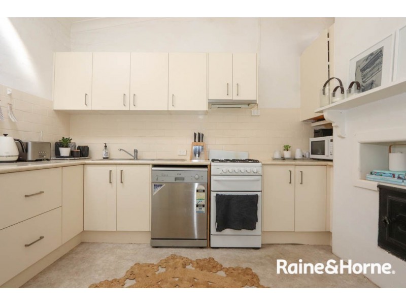 176 Piper Street, Bathurst NSW 2795