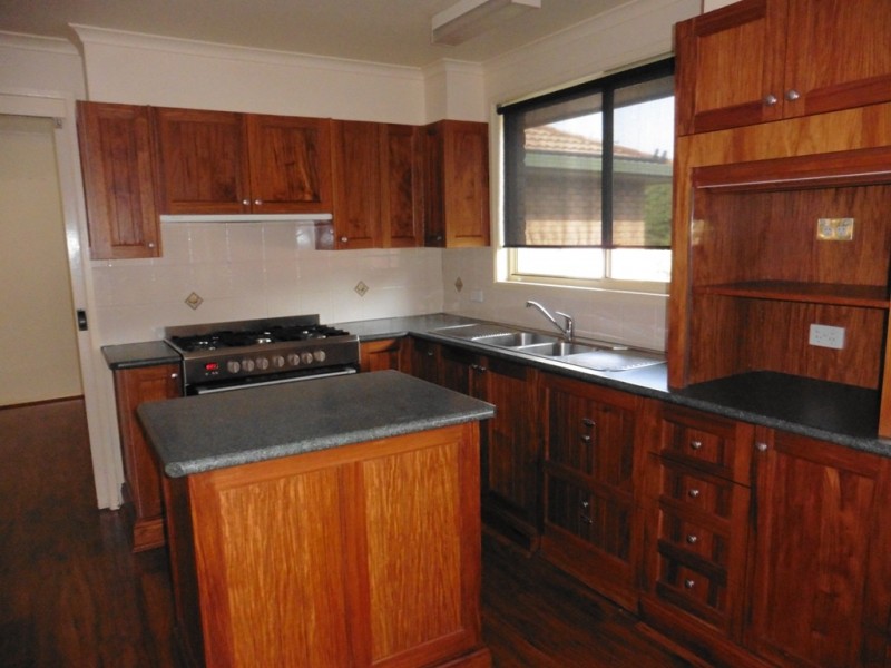 8 Northcott Dr, Bathurst NSW 2795
