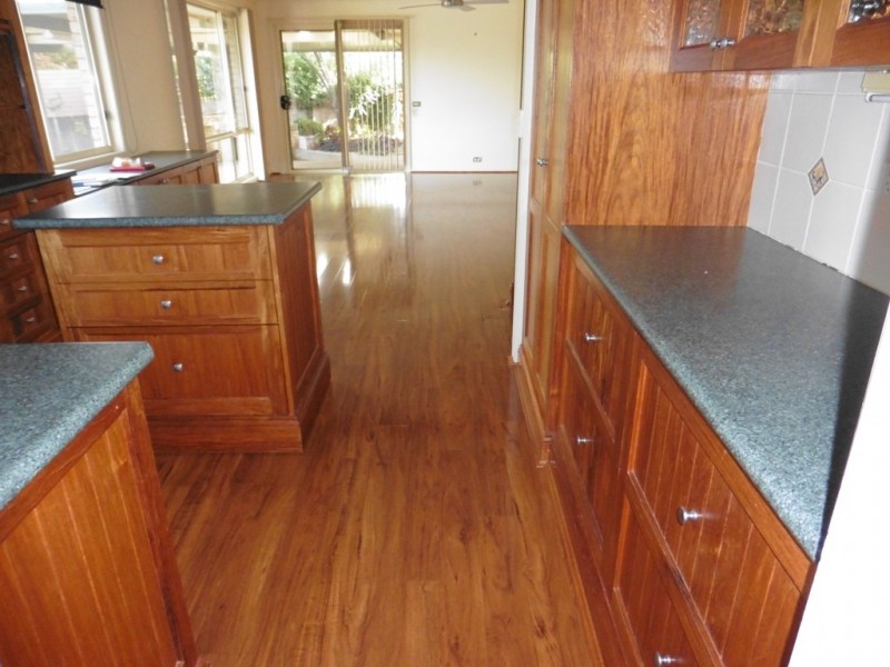 8 Northcott Dr, Bathurst NSW 2795