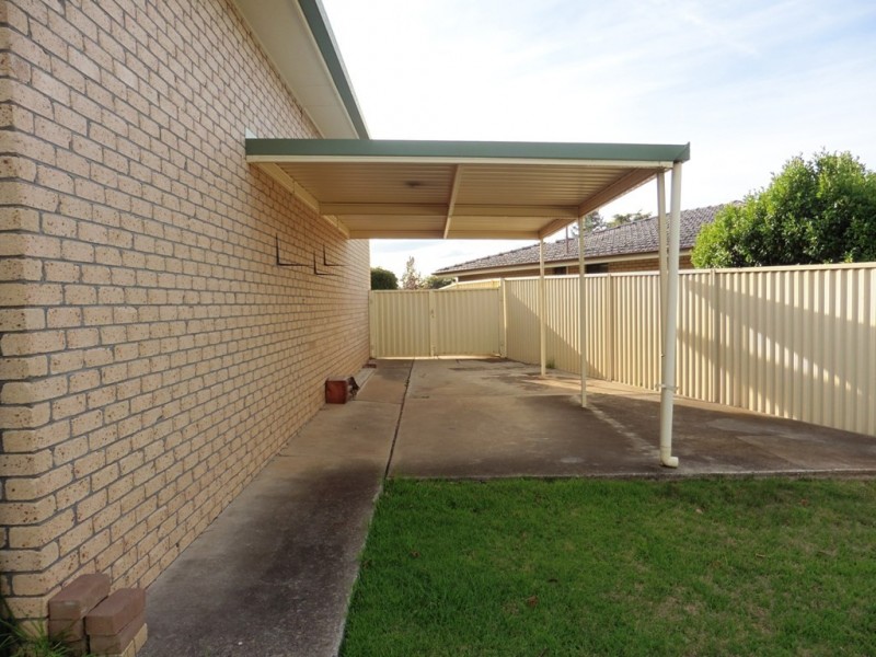 8 Northcott Dr, Bathurst NSW 2795
