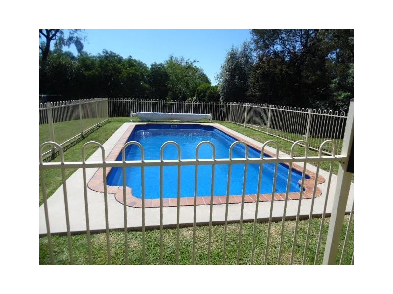 8 Northcott Dr, Bathurst NSW 2795