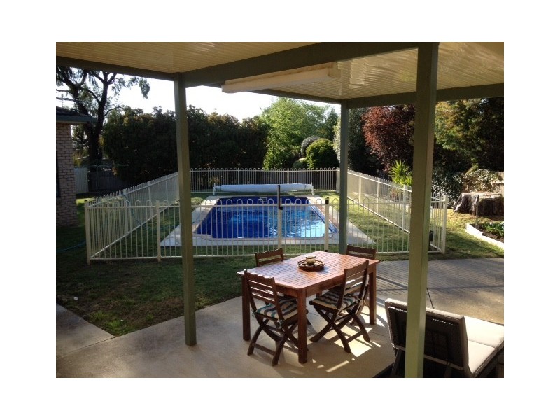 8 Northcott Dr, Bathurst NSW 2795