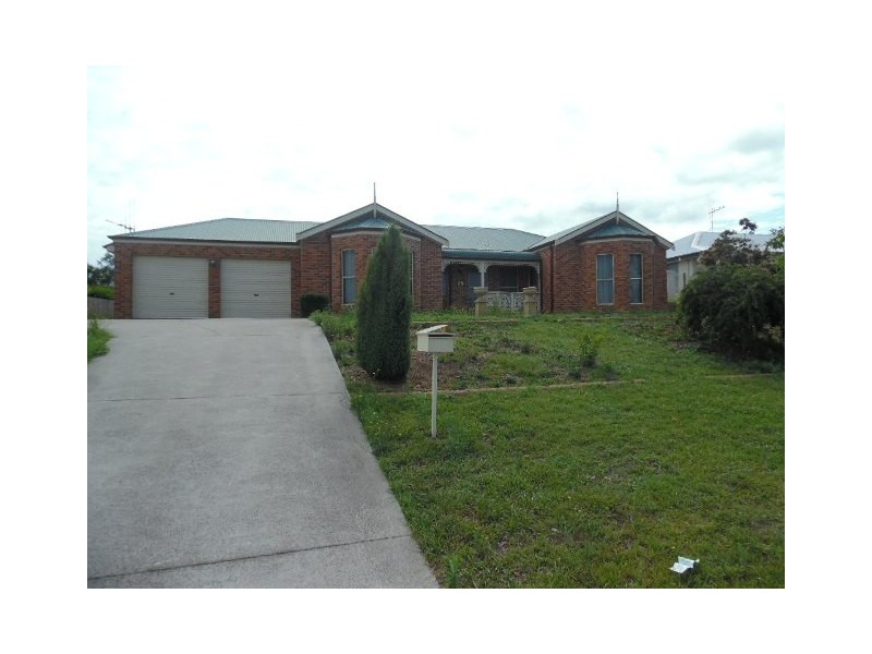 26 Country Way, Bathurst NSW 2795