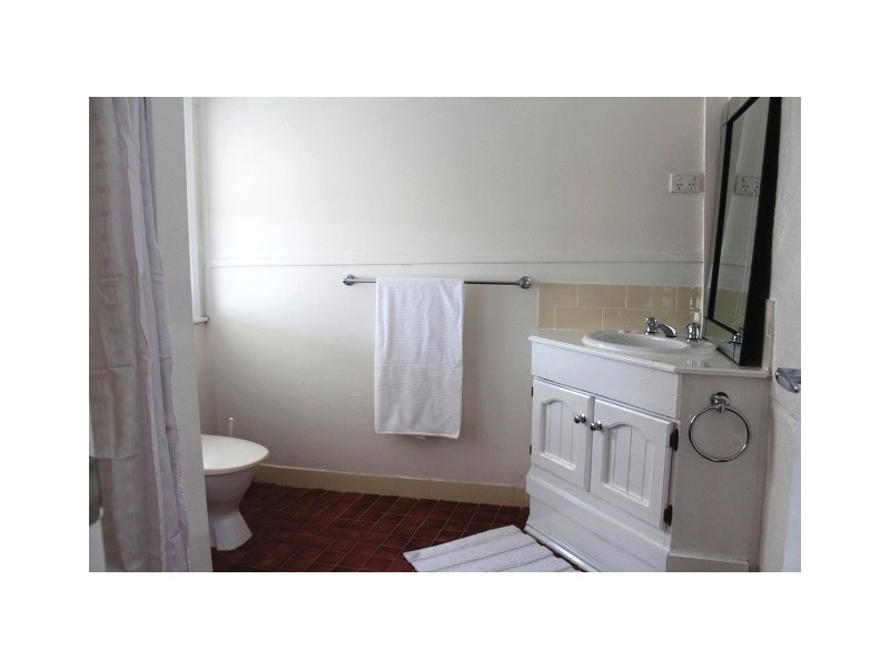 21 Vale Rd, Perthville NSW 2795