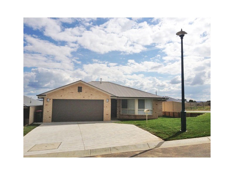 2 Billabong Close, Kelso NSW 2795