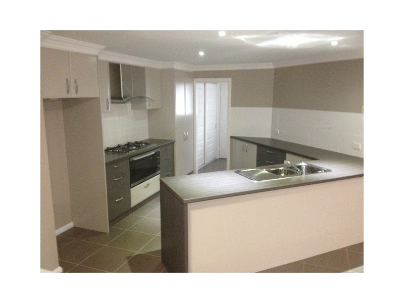 2 Billabong Close, Kelso NSW 2795