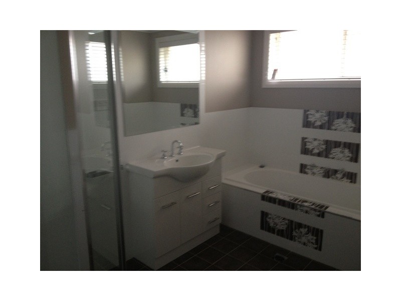 2 Billabong Close, Kelso NSW 2795