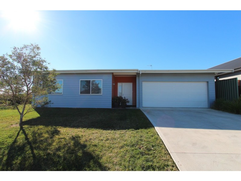 17 McGirr Street, Llanarth NSW 2795