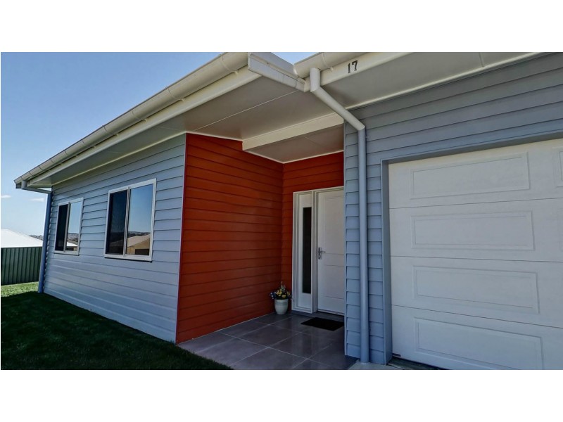 17 McGirr Street, Llanarth NSW 2795