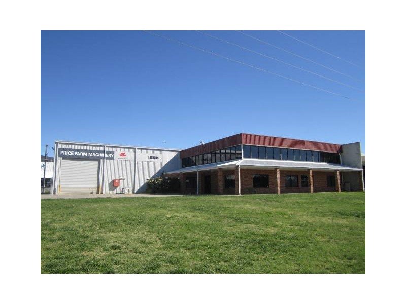 92 Corporation  Ave, Bathurst NSW 2795