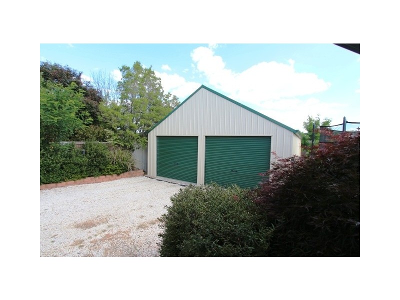 16 Weal Pl, Bathurst NSW 2795