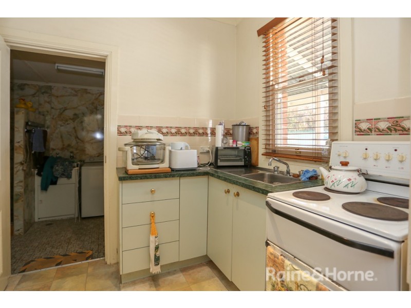 143 Rankin Street, Bathurst NSW 2795